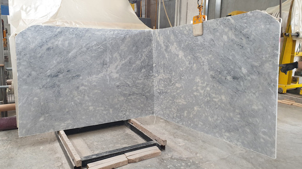 Gray marble with mixed veining slab