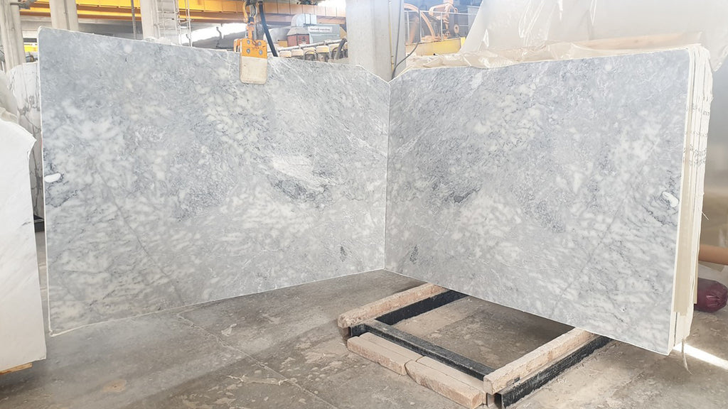 Gray marble with mixed veining slab